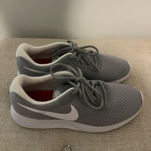 Nike Sneakers Women’s Grey White Size 8